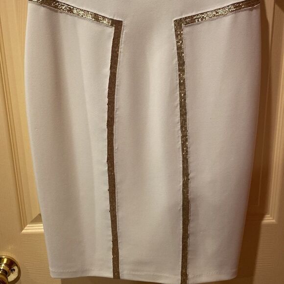 Joseph Ribkoff White Dress with Gold Sequin Detail Size 8 - Picture 4 of 11